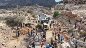 اخبار المناطق – محافظة الضالع تقرر إعادة فتح الطريق إلى صنعاء لأسباب إنسانية وتجارية