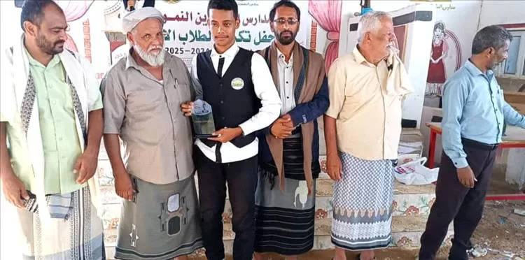 مدرسة المتميزين تحتفي بطلابها الأوائل وتكرّم رواد التربية والتعليم في ميفعة شبوة