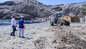 اخبار عدن – المدير السنة لصيرة يتابع تقدم حملة النظافة الشاملة في ساحل صيرة