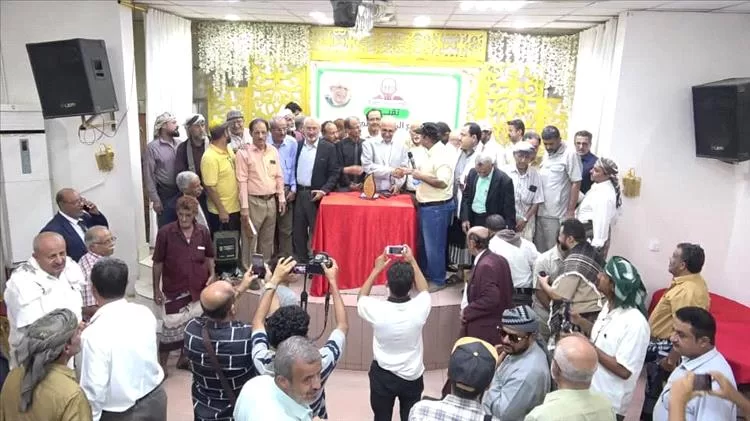 عدن تكرم البروفيسور قاسم الأصبحي تقديرًا لجهوده الإنسانية المتميزة