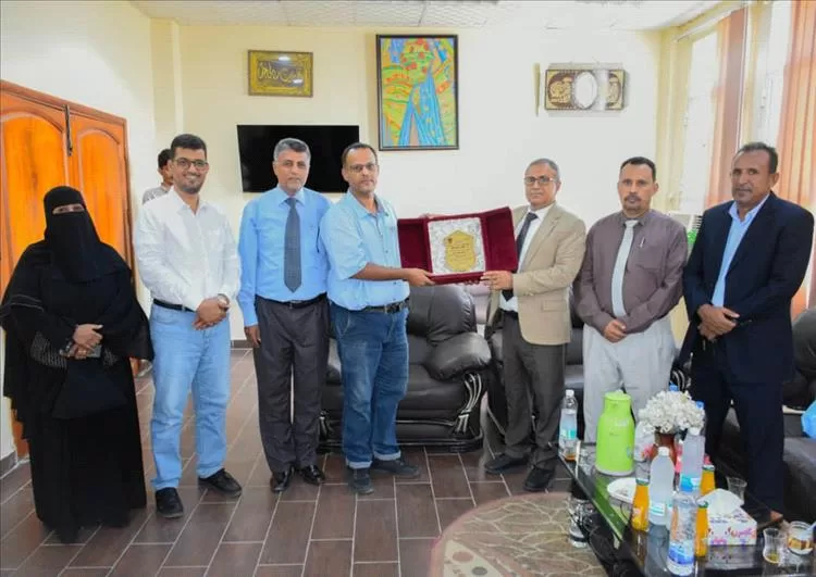 أخبار عدن - تقديرًا لجهوده في خدمة التعليم والبحث العلمي،،
جامعة عدن تُكرِّم الدكتور محمد