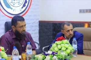 اخبار عدن – تنفيذ مراسم تسليم واستلام بين العمري وصبيرة في المؤسسة الماليةية ب.