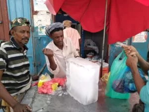 اخبار عدن – زيادة ملحوظة في أسعار الثلج في المدينة