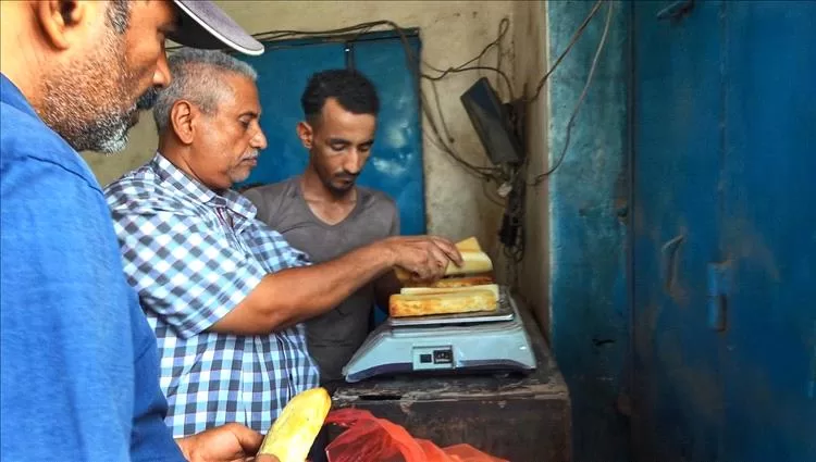 مكتب الصناعة بعدن يكثف حملاته الرقابية على المخابز والمحلات التجارية