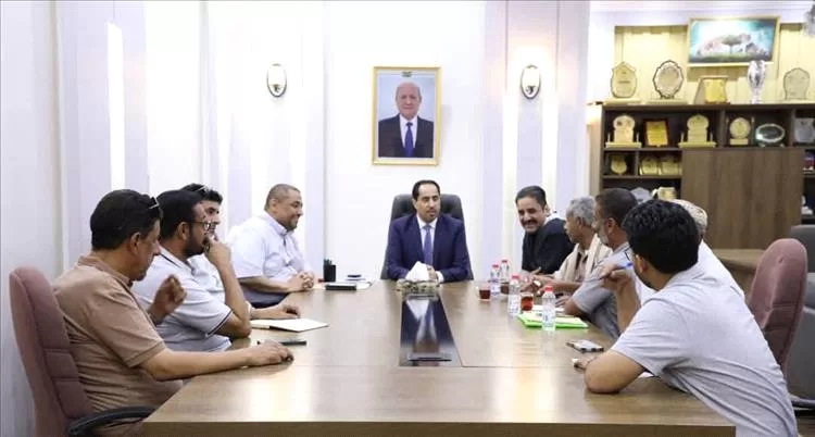 وزير الشباب والرياضة يلتقي إدارة نادي شباب أكتوبر بمحافظة شبوة