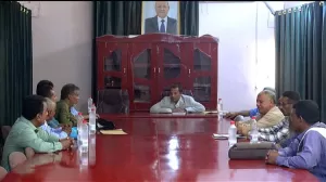 اخبار وردت الآن – محافظ أبين يجتمع مع اللجنة التحضيرية لإحياء ذكرى الشاعر الراحل إيهاب باضاوي