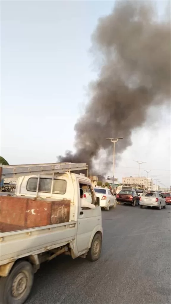 اندلاع حريق هائل في مستودع وسط الغيضة بالمهرة