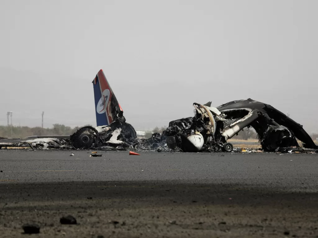 الخطوط اليمنية تعلق الرحلات بعد تدمير إسرائيل آخر طائراتها