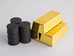 ارتفاع أسعار النفط والذهب نيوزيجة الطلب الأمريكي والضرائب الجمركية
