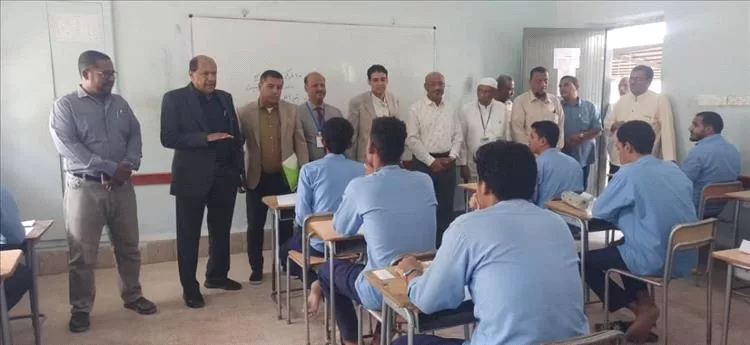 اللجنة الوزارية الميدانية تواصل نزولاتها إلى المراكز الامتحانية في مديرية تريم حضرموت