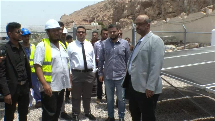 المدير العام لهيئة المصائد السمكية في البحر العربي يدشن مشروع الطاقة الشمسية لمركز الإنزال السمكي بالمشروع الرابع "مجمع التسهيلات" بخلف