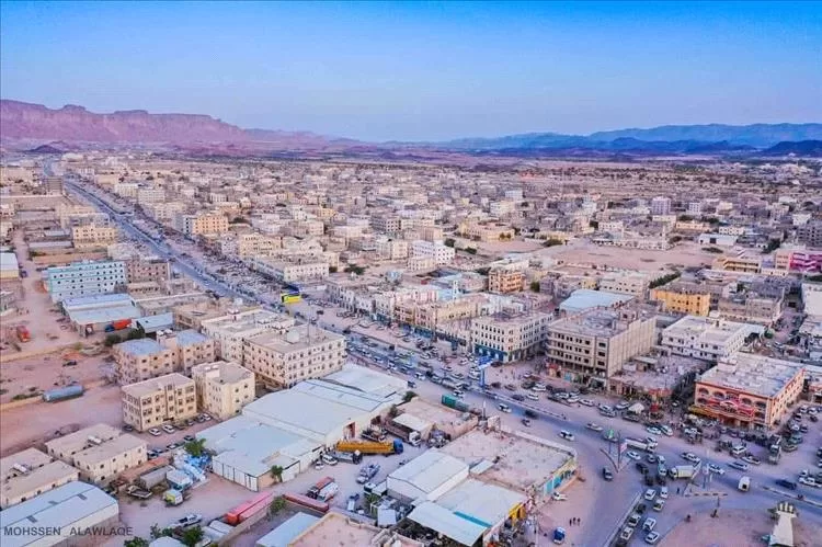 تأخر المرتبات يُفاقم معاناة المعلمين في شبوة