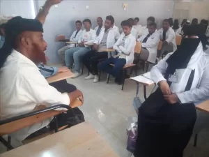 اليمن اليوم اخبار المحافظات – طلاب المعهد العالي للعلوم الصحية يستضيفون لجنة توعية شرطة السير بلحج