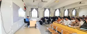 اليمن اليوم اخبار المحافظات – في رابع أيام أسبوع المرور العربي 2025 محاضرة نوعية لمدير شرطة السير بجام