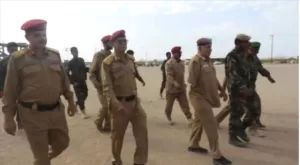 اليمن اليوم اخبار عدن – قائد القوات البرية الجنوبية يزور معسكر اللواء الأول دعم أمني في عدن ويشيد بجهو