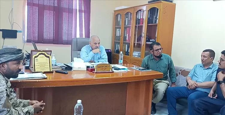مدير عام الصحة بعدن يطلع على أوضاع مستشفى 22 مايو الجراحي ويناقش تطوير خدماتها