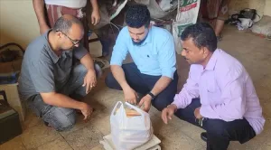 اليمن اليوم اخبار عدن – مدير عام المنصورة يوجه بضبط الأفران المخالفة لتسعيرة بيع الروتي