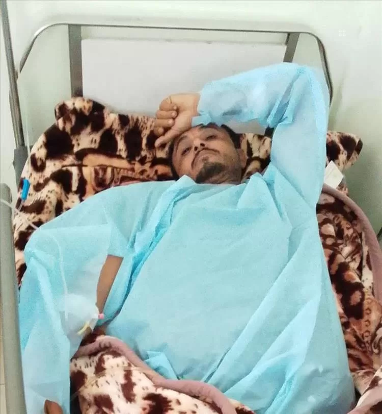 أبناء حمة يطمئنون على صحة الشيخ علي الجلادي بعد خضوعه لعملية جراحية بيافع لبعوس