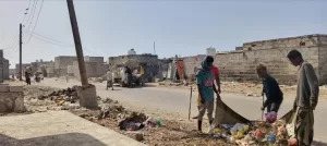 اليمن اليوم اخبار وردت الآن – حملة النظافة تواصل عملها في الشارع القائدي لسوق  مدينة شقرة بأبين