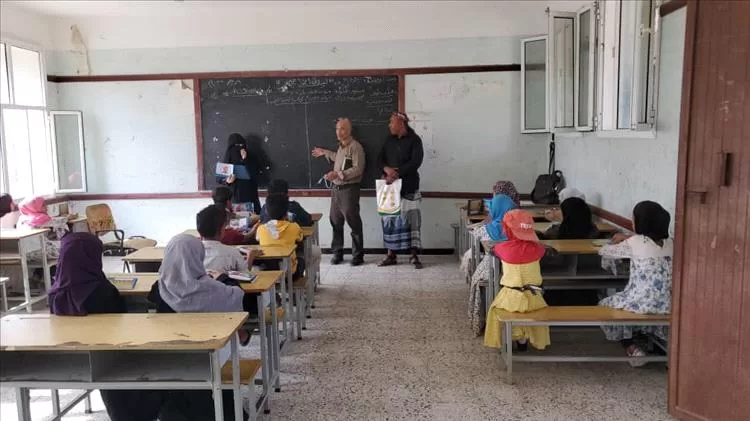 مدير عام حيفان يتفقد سير الامتحانات الثانوية ويشدد على متابعة مستوى الطلبة في برنامج القراءةوالكتابة