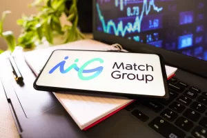 تطابق لتسريح 13 ٪ من الموظفين