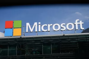 تعتمد Microsoft معيار Google لربط وكلاء الذكاء الاصطناعي