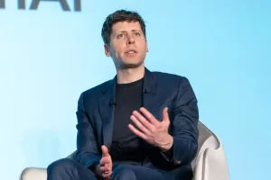 الوثائق القانونية تكشف عن العمل المبكر لشركتي OpenAI و io على جهاز ذكاء اصطناعي
