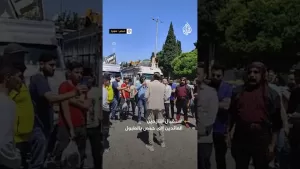 شاهد استقبال النازحين العائدين إلى حمص بالطبول