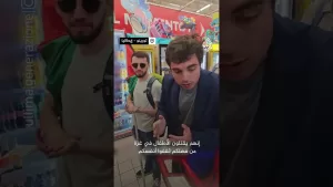 شاهد “كل قرش تدفعونه هنا يعني دعما لقتل الأطفال”.. ناشط إيطالي يدعو لمقاطعة متجر لدعمه الاحتلال