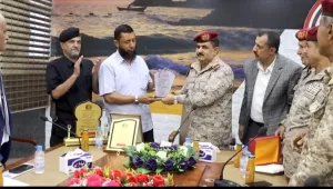 عدن: وزير الدفاع يشارك في مراسم تسليم واستلام فرع المؤسسة الماليةية بالمدينة