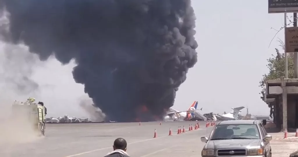 كيف علّق يمنيون على تدمير الطائرة الوحيدة في صنعاء؟