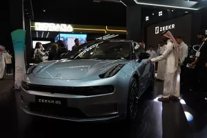 يتحرك Geely الصيني لاتخاذ ev startup Zeekr الخاص وسط حرب تجارية معنا