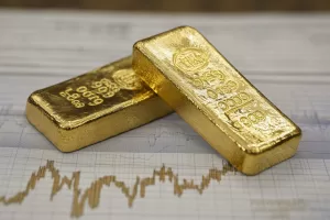 UBS ترفع توقعاتها لأسعار الذهب منتصف عام 2026 إلى 4500 دولار