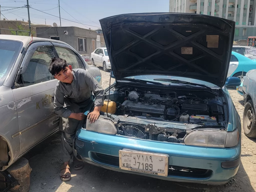 %40 من العاملين في أفغانستان أطفال.. والفتيات يعملن في الخفاء