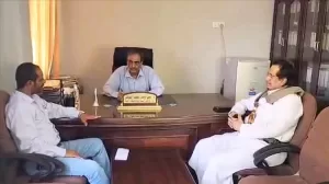 آخر اخبار وردت الآن – الأمين السنة المحلي في شبوة يستعرض استراتيجيات مواجهة الأمراض الوبائية في مكتب الرعاية الطبية بالمحافظة