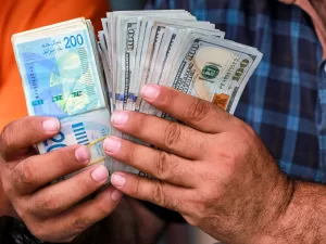أزمة السيولة في غزة: “تخطيط للجوع” وسلاح الاحتلال المخفي من القصف إلى المجاعة