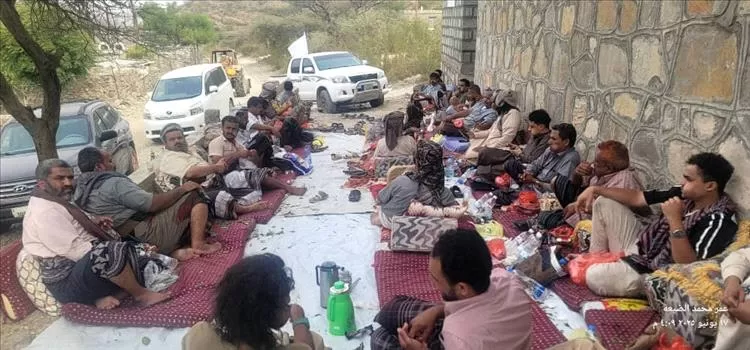 قائد المقاومة بالمنطقة الوسطى يؤكد دعمه لفتح طريق عقبة ثرة