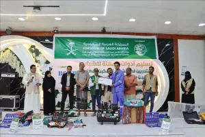 اخبار المناطق – مركز الملك سلمان للإغاثة يوزع حقائب المهنة على 70 مستفيداً من مشروع التمكين