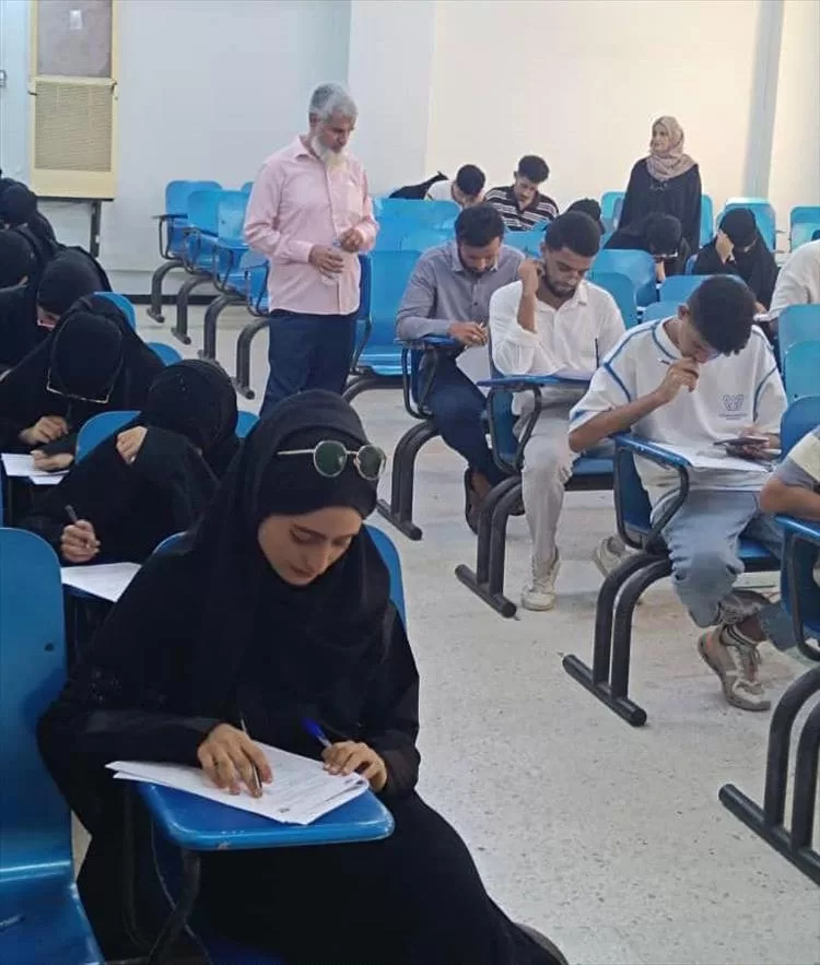 كلية الصيدلة بجامعة عدن تدشّن امتحانات الفصل الثاني