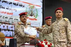 اخبار عدن – وزير الدفاع يشارك في احتفال تخرج الفوج الأول من الأطباء الجامعيين في مدرسة جندوح