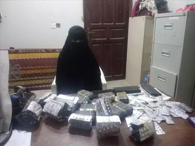 ضبط امرأة صومالية بحوزتها 687 شريطًا من المخدرات في نقطة أمنية بمريس