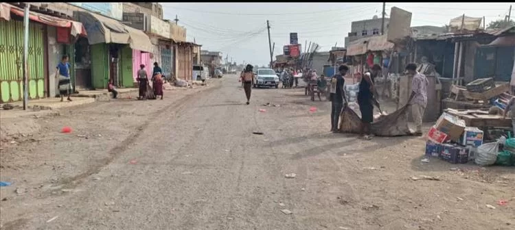 صندوق نظافة أبين يواصل حملته بمدينة شقرة
