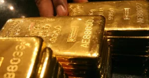 ارتفاع أسعار الذهب والنفط بسبب تصاعد المواجهة بين روسيا وأوكرانيا