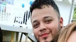 اعتقاله أمام طفله: الشاب الذي تسببت الولايات المتحدة في تدمير حياته بترحيله إلى بلده.