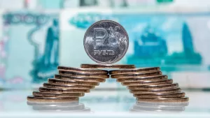 الروبل الروسي يتصدر قائمة العملات الأكثر قوة كوسيلة دفع، متفوقاً على الدولار الأمريكي خلال هذا العام – شاشوف