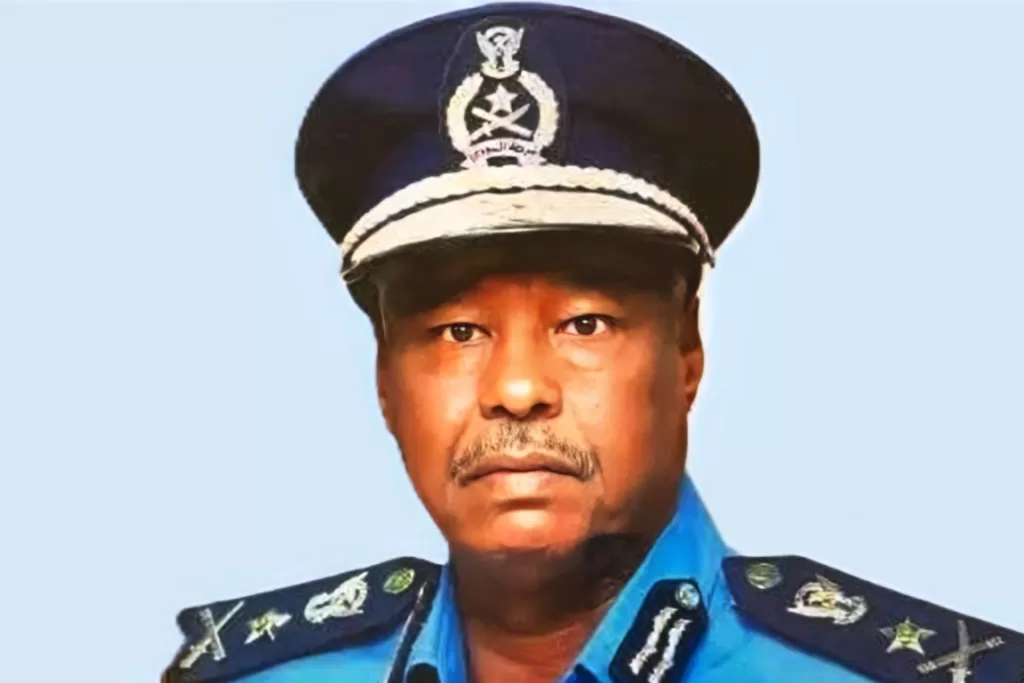 بابكر سمرة وزير الداخلية في "حكومة الأمل" السودانية