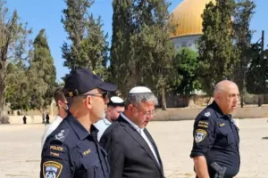 بن غفير يكرر دخوله إلى المسجد الأقصى للمرة العاشرة منذ انطلاقته في المنصب.