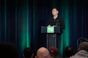 بناء محرك الذكاء الاصطناعي الخاص بك: كيف تعمل OpenAI مع الشركات الناشئة