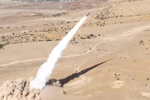 دوي انفجار في بئر السبع بعد مراقبة إطلاق صاروخ من اليمن