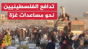 شاهد تدفق فلسطينيين نحو شاحنات المساعدات وسط غزة
